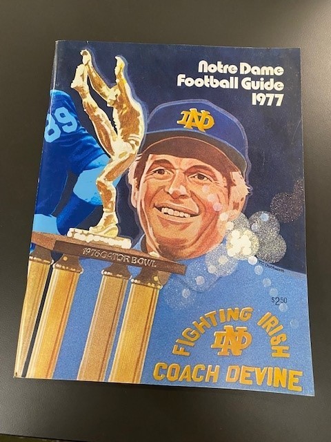 1977 NOTRE DAME FIGHTING IRISH FOOTBALL MEDIA GUIDE JOE MONTANA NAT CHAMPIONS
