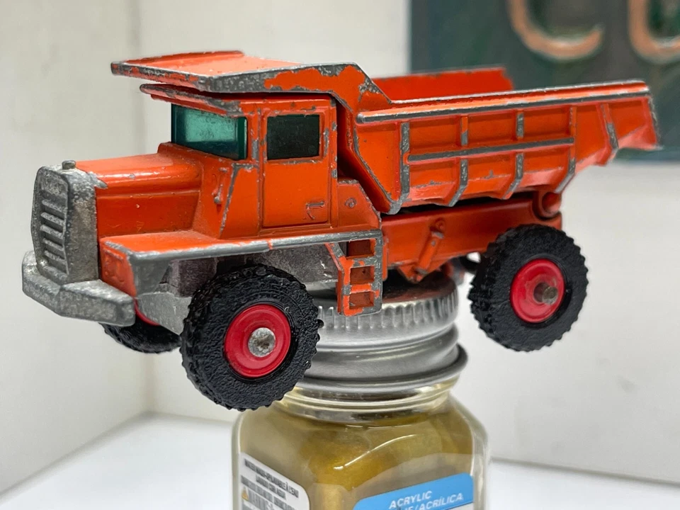 Camión de volteo vintage Matchbox serie Lesney Nº28 Mack (solo neumáticos) Foto 2 de 2