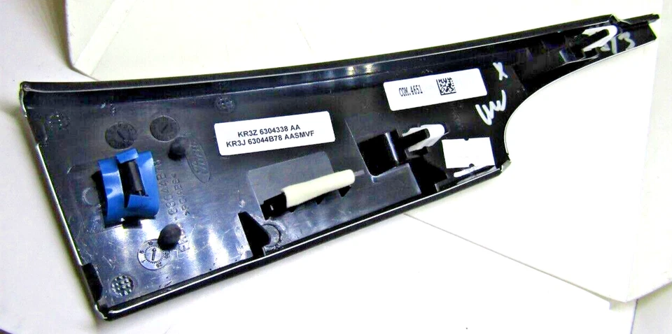 FORD MUSTANG 2021 2022 правая панель приборной панели перчатка отделка щит KR3Z-6304338-AA - Изображение 4 из 4