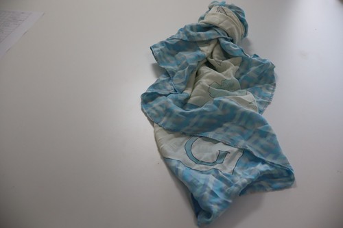 Foulard En Soie Vintage Laura Biagiotti - 100% Soie - Bleu - Occasion En Très Bon état