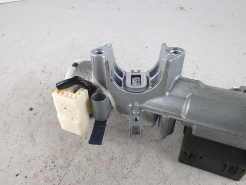 Suzuki Swift Glx 2005-2011 Ignition Barrel And Key - Picture 3 of 6