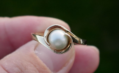 Vintage Designer Spring 10kt Yellow Gold 6.4mm Pearl Ring - Size