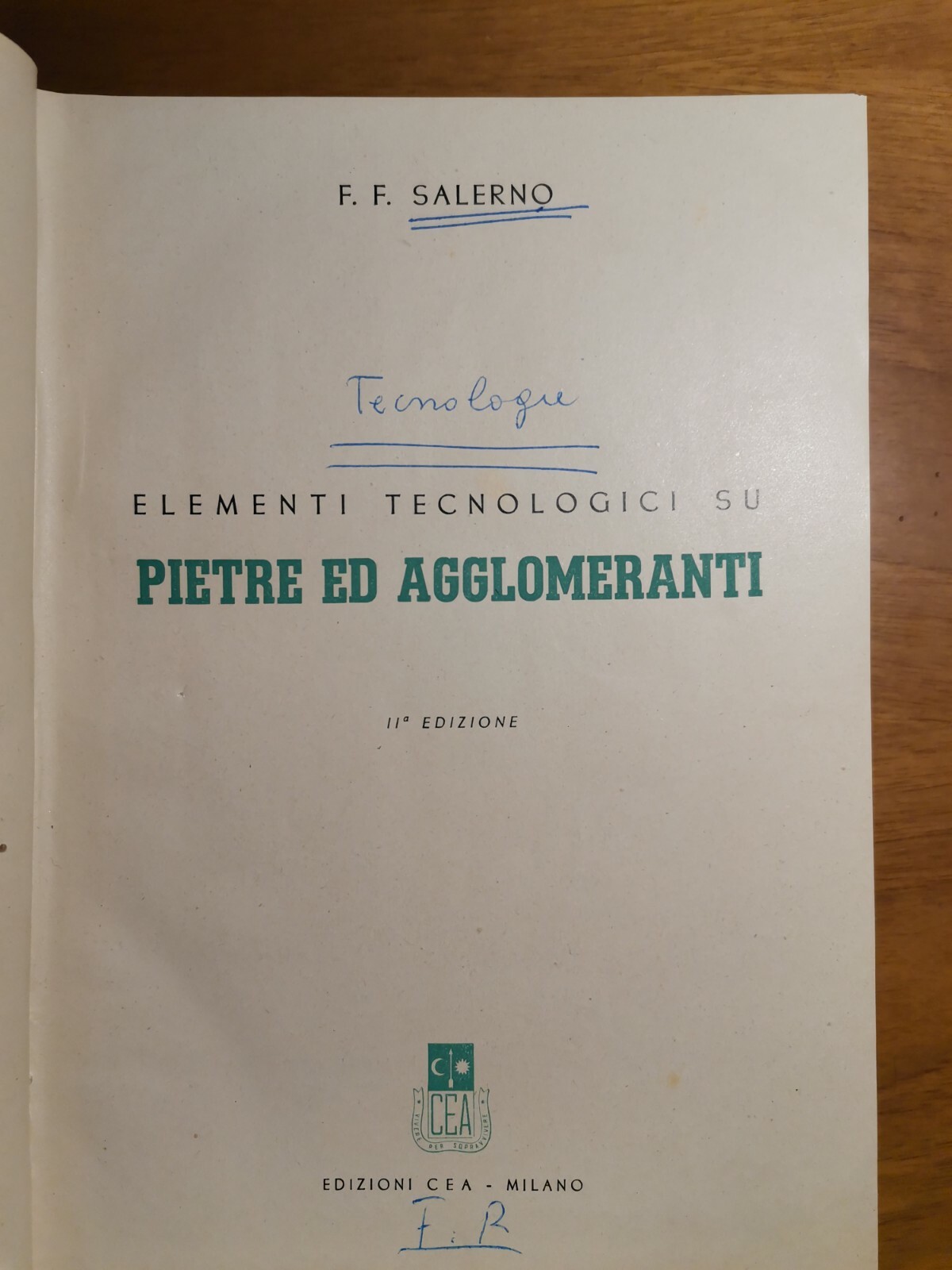 Foto 1 di 8