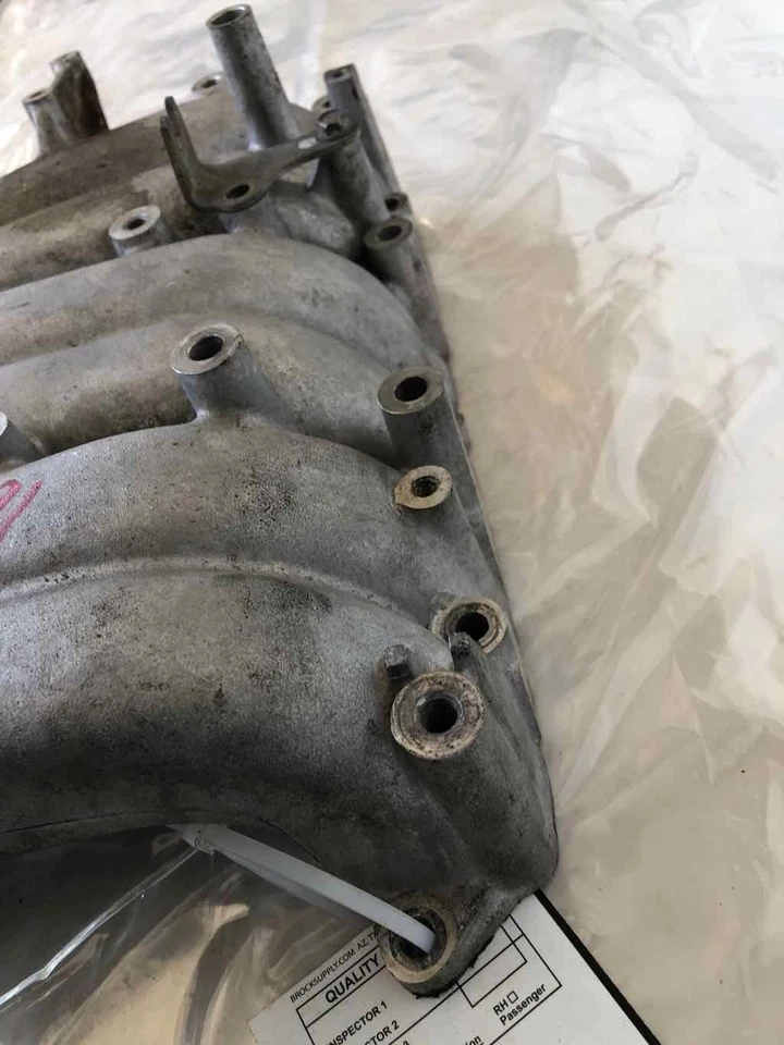 1998 - 2003 MITSUBISHI MONTERO SPORT Engine Center Intake Manifold Assembly 3.0L - Image 4 of 4