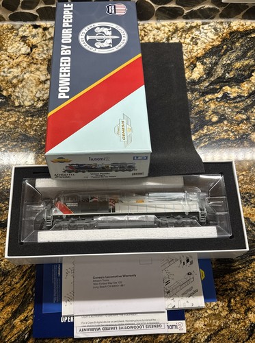 Athearn Genesis HO ATHG01111 SD70ACe Union Pacific #1111 "Powered By Our People" - Picture 2 of 6