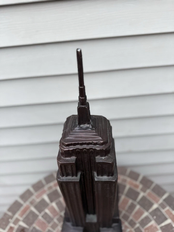 "Estatua de metal modelo Art Deco Empire State Building grande de colección de 22""" Foto 4 de 4