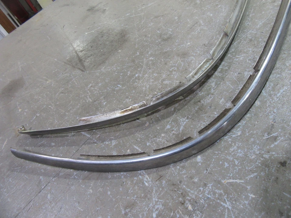 Ford Customline 1955 4 puertas exterior ventana trasera moldura inferior acero inoxidable Foto 3 de 4