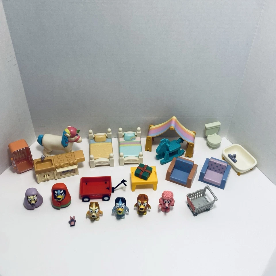 Lote de móveis bonecos Bluey & Friends conjunto misto para brincar vovós, brinquedo de leitelho - Imagem 2 de 4