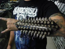 LEATHER GAUNTLET SPIKES. BLACK METAL (MDLG0124)..... HATE