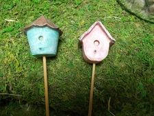 MG35 2 Marshall Home & Garden Miniature bird houses blue and pink