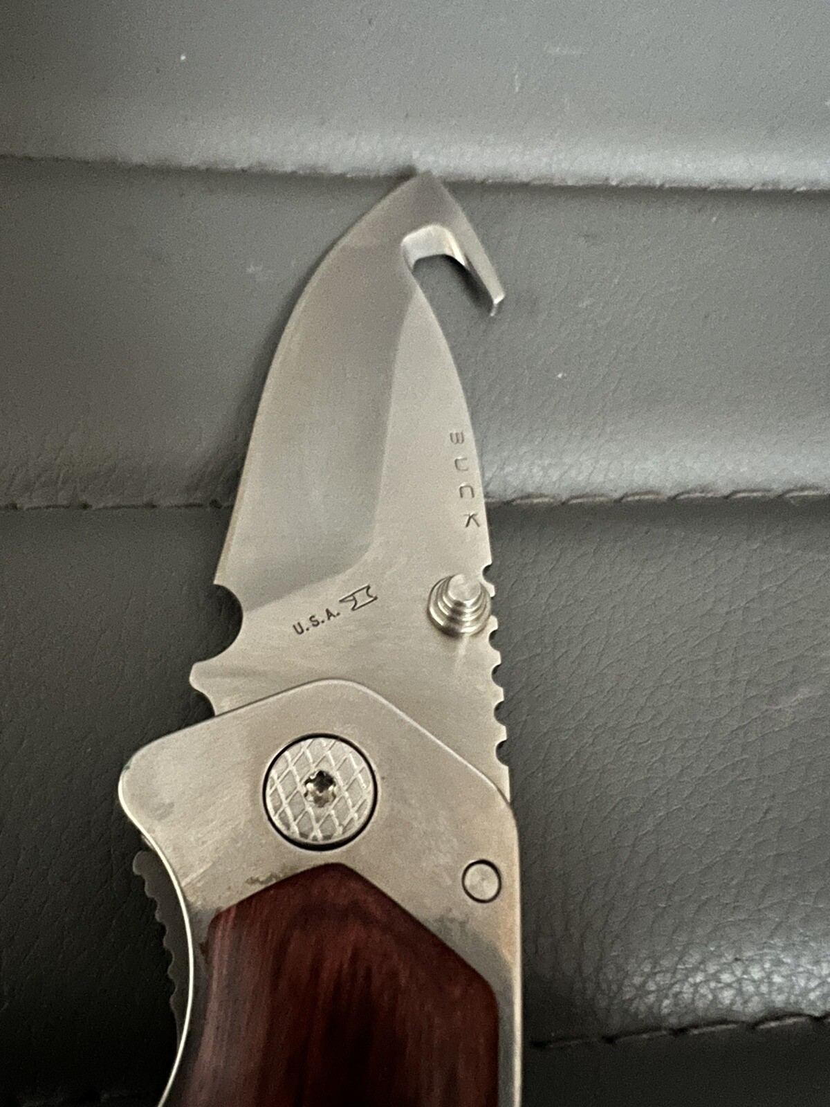 Rare Buck 276 Alpha Hunter Folding Gut Hook Knife ATS34 BOS Rosewood