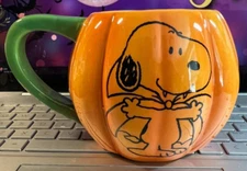 Peanuts Worldwide LLC - Vampire Snoopy Pumpkin 20 oz Mug - 2022
