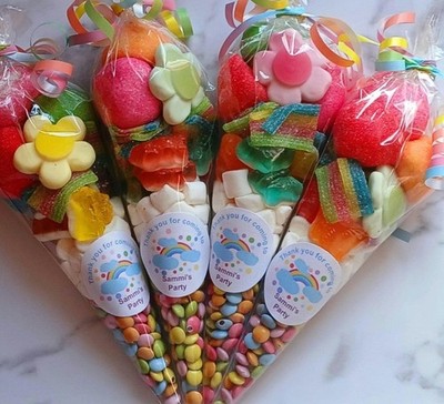 Personalisierte REGENBOGEN süße Zapfen vorgefüllt Kinder Süßigkeiten Party Beutel Gastgeschenke 