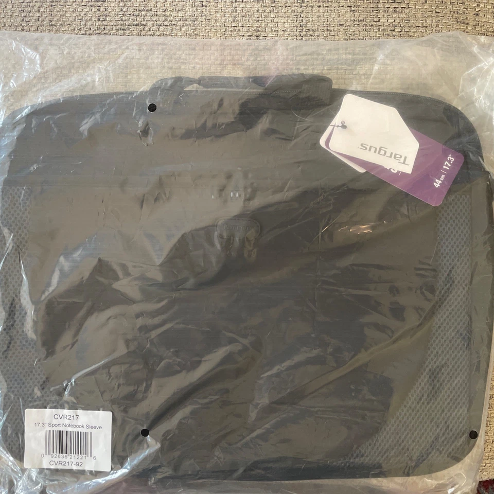 Targus Neoprene Laptop Sleeve for 17" Laptops Black (CVR217-92) - Image 2 of 4