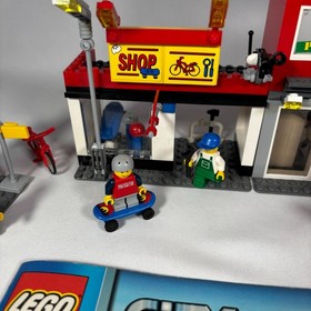 LEGO City 7641 City Corner Complete Retired No Box Bike Shop Pizza
