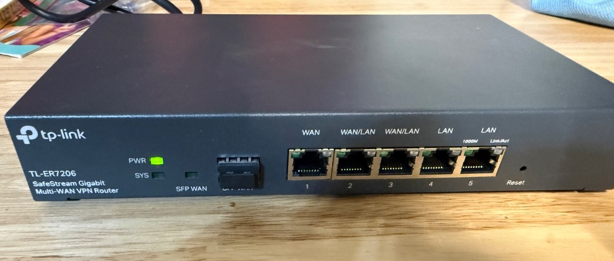 TP-Link Omada ER7206 Gigabit VPN Gateway Multi-WAN Router Open Box 