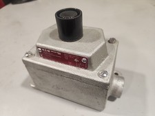 Eaton Crouse-Hinds EDS2184 przeciwwybuchowa stacja przyciskowa obsługiwana z przodu