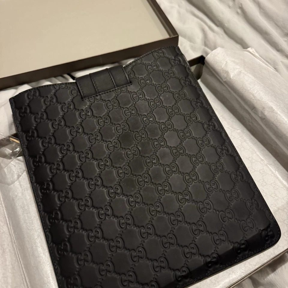 Gucci iPad Case Black 5 Years Old!! Brand New Old Stock - Image 3 of 4