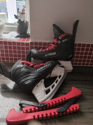 Bauer NS Kinder Eishockey Schlittschuhe Größe 2 UK mit rotem Klingenschutz