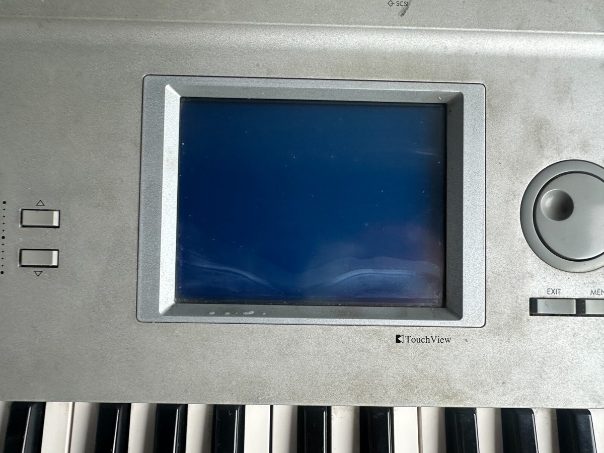 ꙮ KORG TRITON 61-Key Music Workstation Keyboard Synthesize