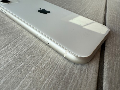Apple iPhone 11 - 64GB - White - Boxed - Not Working / For Parts or Repair - Afbeelding 16 van 22