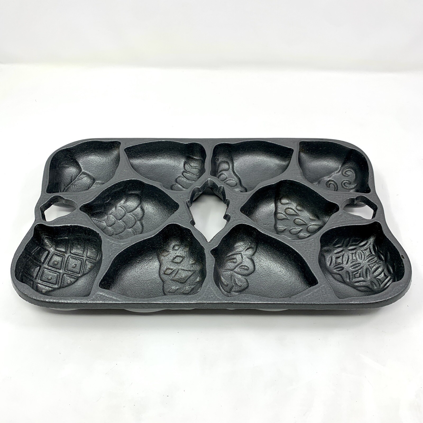 Vintage 1994 LL Bean Cast Iron Acorn Nuts John Wright Muffin Baking Pan Mold