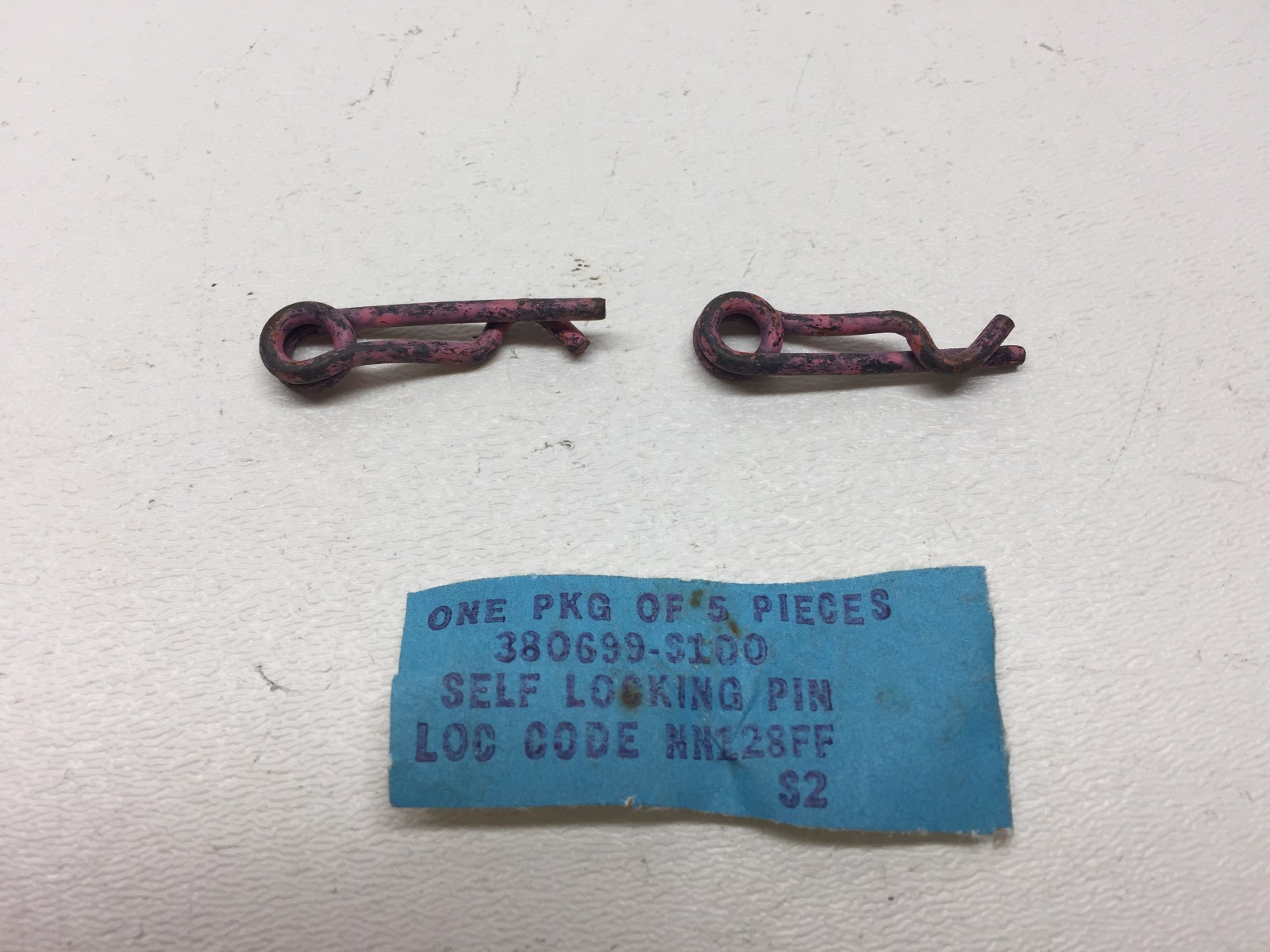 2 FORD 380699S100 196773 Mustang Cougar Brake Light Switch Retainer