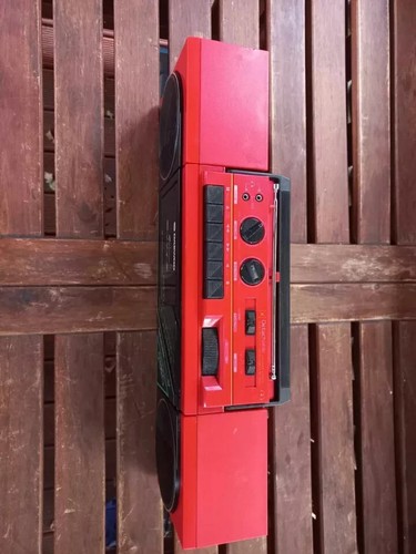 Daewoo RCS 1300 rare Korean boombox in red color with detachable speakers - Picture 5 of 9