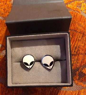Details about ALIEN HEAD CUFFLINKS Area 51 UFO Outer Space Abduction Roswell Face w Gift Bag Details about ALIEN HEAD CUFFLINKS Area 51 UFO Outer Space Abduction Roswell Face w Gift Bag