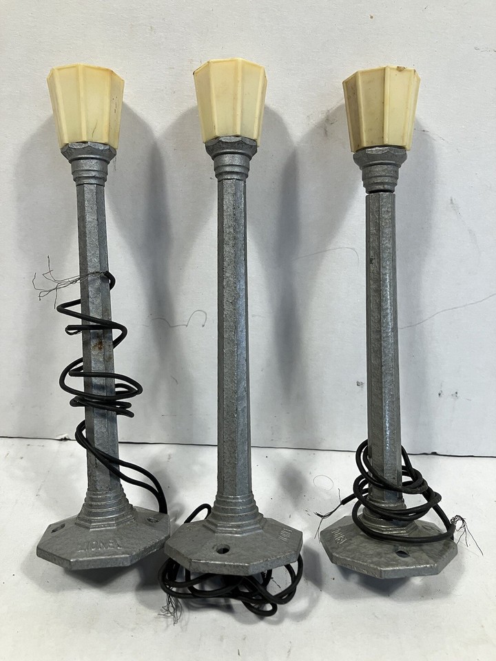 (3) Vintage Lionel O Gauge Train Street Lamps 71 Untested Damaged? For