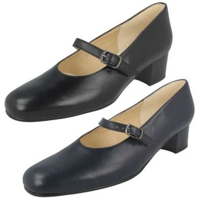 narrow fitting ladies shoes