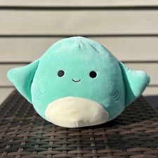 Squishmallow 8 in Sting Ray Maggie Kellytoy