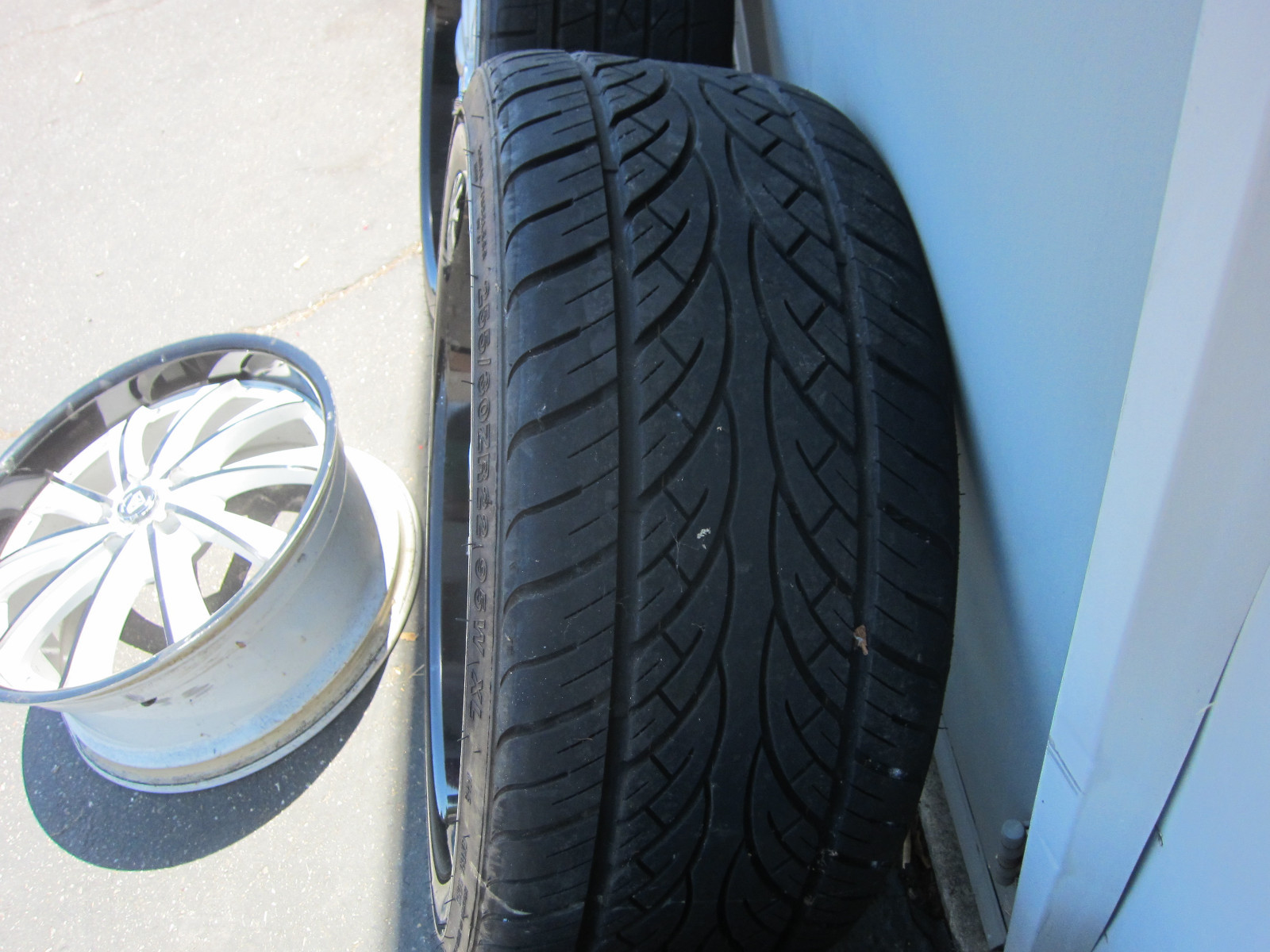 Maserati Quattroporte Wheel Set -Two Front 20x8.5 -Two Rear 22x9.5 - Aftermarket