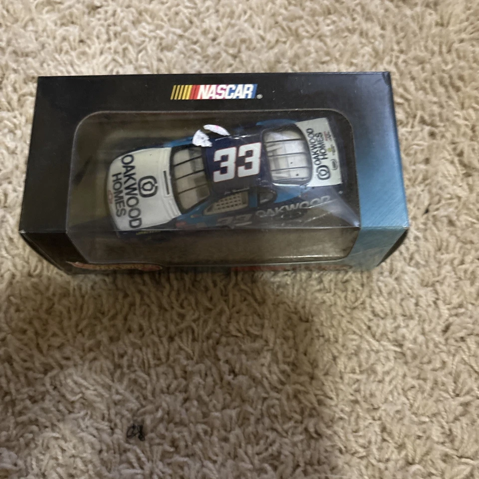 Hot Wheels Racing Deluxe NASCAR Joe Nemechek #33 Oakwood Homes escala 1:43 novo na caixa - Imagem 2 de 3