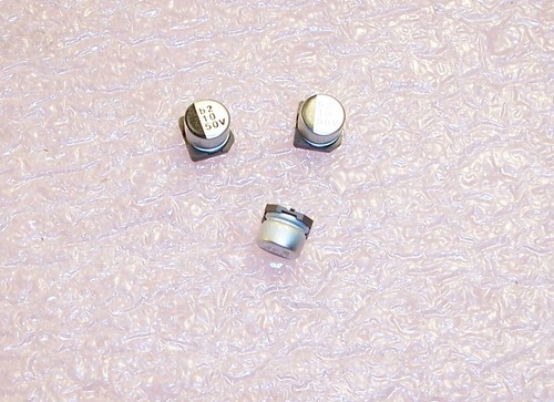 QTY (100) 10uf 50V SMD 6.3x5.4mm ALUMINUM ELECTROLYTIC UWX1H100MCR1GB NICHICON - 第 1/2 張圖片