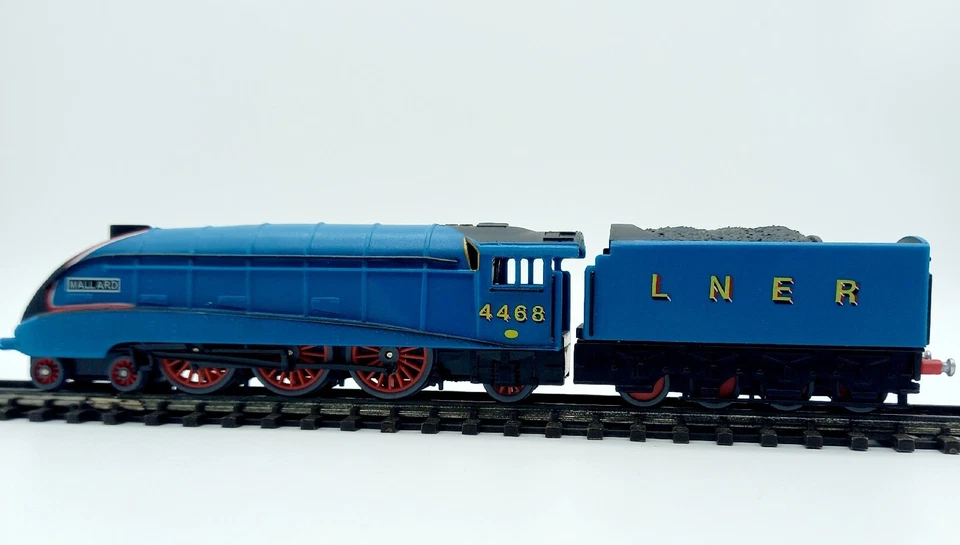 OO Gauge 1:76 Scale LNER Mallard Steam Locomotive Train Model Railway - Image 4 of 4