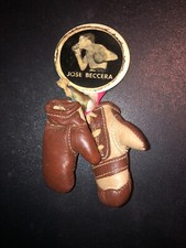 Very Vintage Rare Mexican Great Boxer Jose Beccera Pinback W/ Leather Gloves