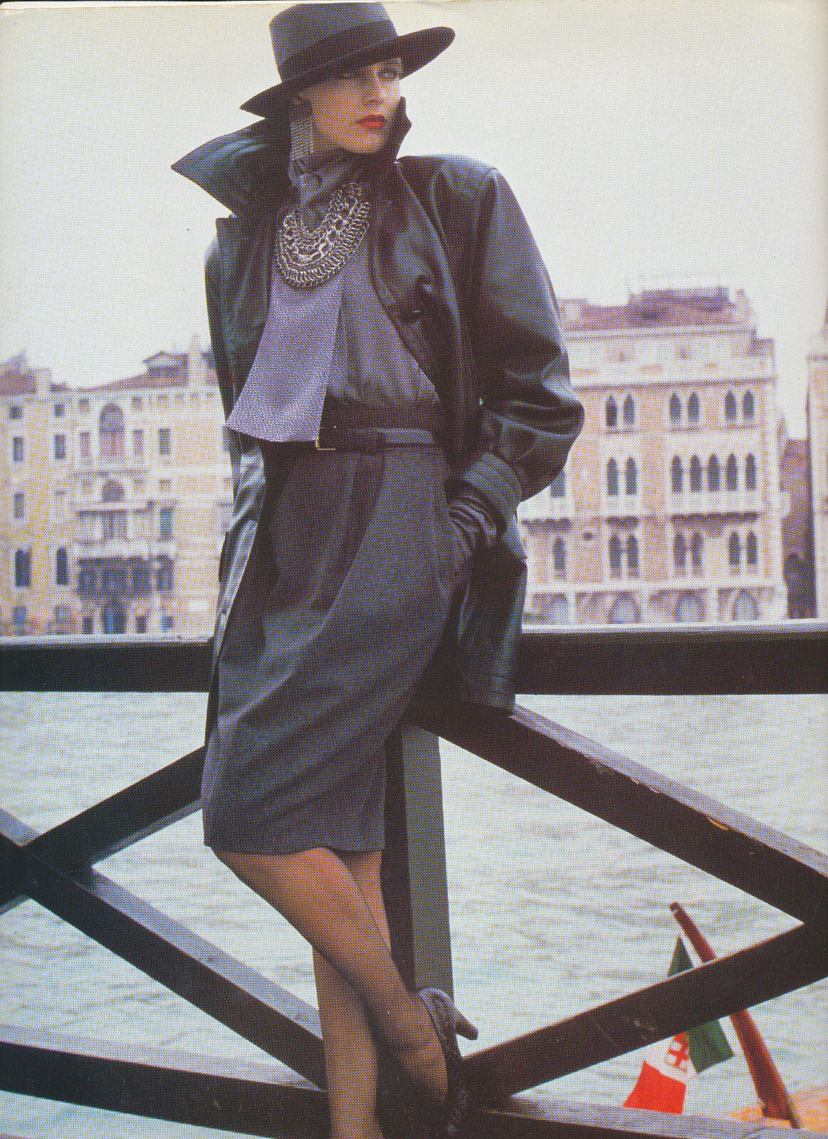 Giacca Vintage Yves Saint Laurent Rive Gauche in Pelle Nera Autunno Inverno 1983