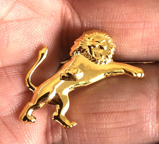 RARE MILLWALL F.C. LEAPING LION GOLD METAL PIN BADGE