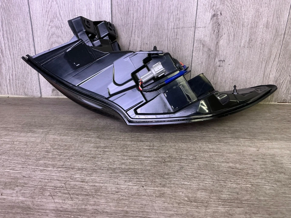 # 2022-2023-2024 Infiniti QX60 Luz trasera LED exterior lado del conductor izquierda OEM Foto 3 de 4