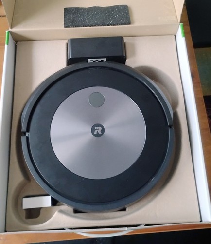 iRobot Roomba j7 Vacuum Cleaning Robot w/Charging Base Station As-Is, Powers On