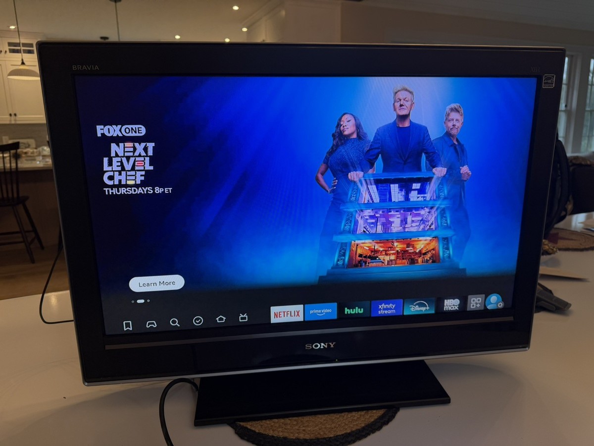 Sony Bravia LCD digital 32” color TV model KDL – 32XBR4 with Free