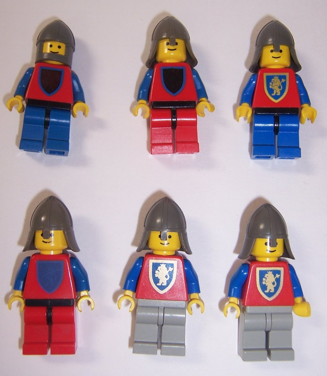 LEGO Vintage Castle Minifigures: Axe & Lion Knights Crusader with