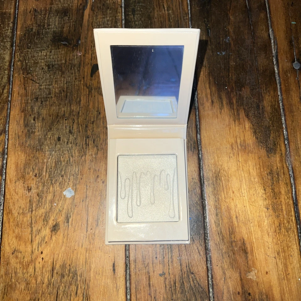 Kylie Cosmetics Kylighter Highlighter in shade *French Vanilla* Brand New - Image 2 of 2