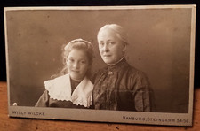 Girl & Old Woman / CDV Willy Wilcke Hamburg