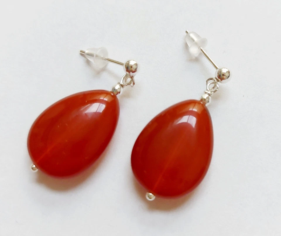 Orecchini pendenti in argento 925 con agata rossa naturale a goccia ed ematite  - Immagine 2 di 4