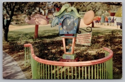 Postcard - Children's Fairyland, Oakland, CA - Hickory Dickory Dock, 1950s (Q56)