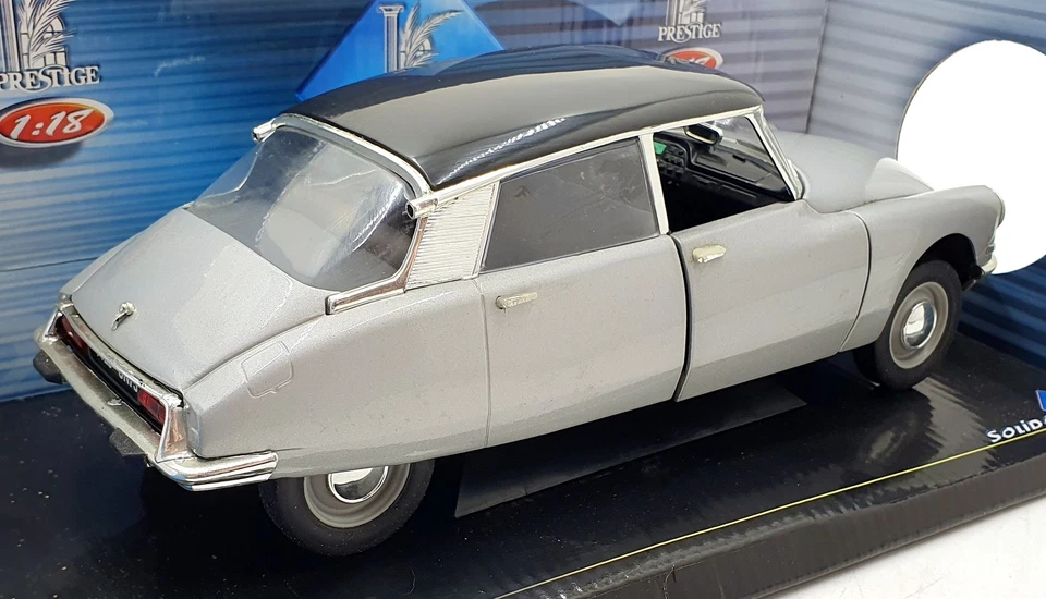 Solido 1/18 Scale 8033CG - Citroen DS19 Berline 1963 - Silver - Image 2 of 4
