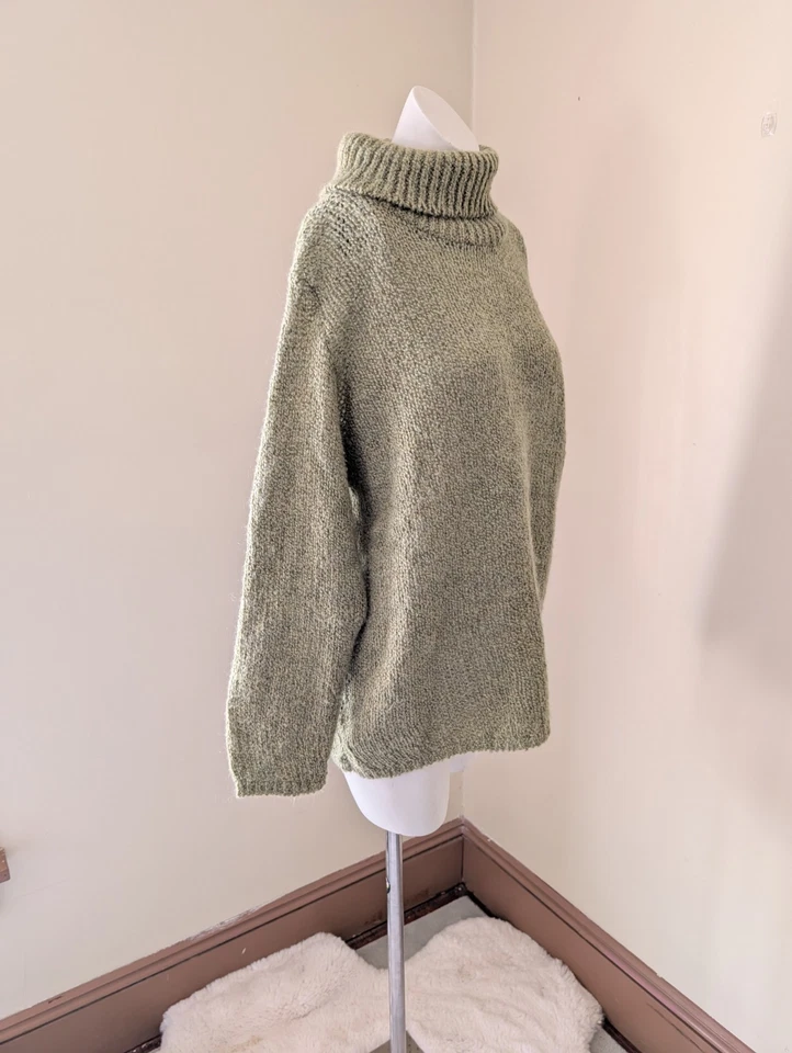 Suéter De Colección Fuzzy Cottage Core Pequeño Verde Cuello Alto Oficina Tejido De Gran Tamaño Foto 2 de 4