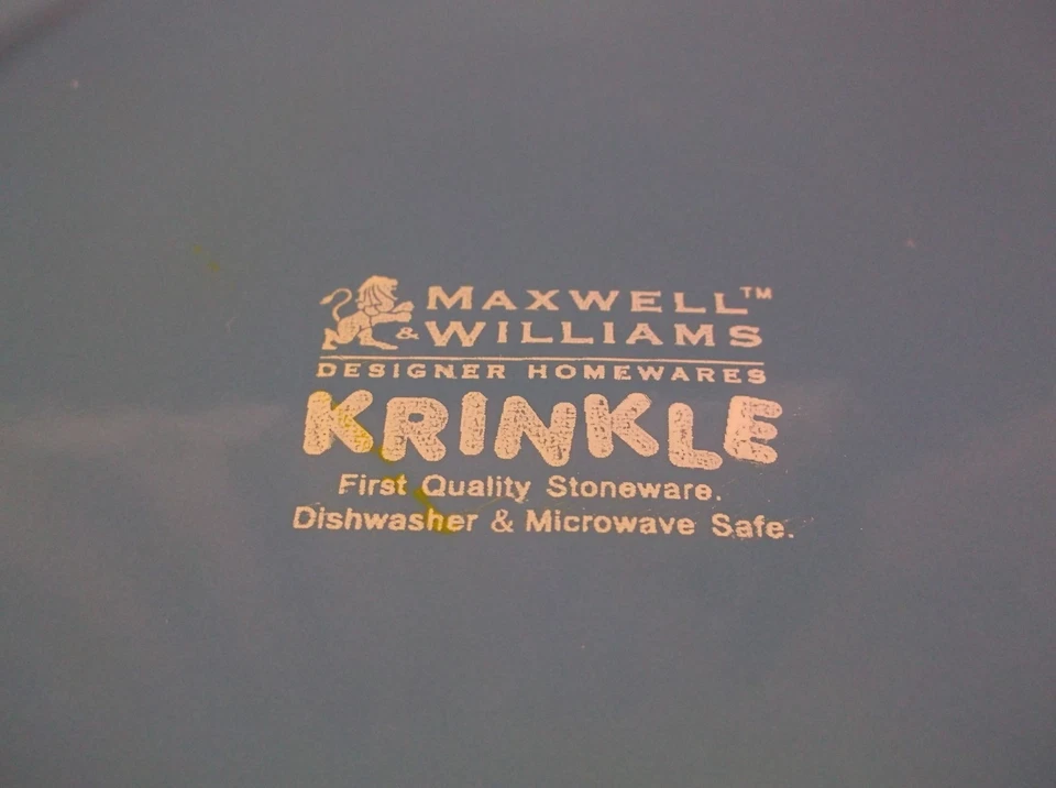 Prato de salada Maxwell & Williams Krinkle azul - Imagem 3 de 3